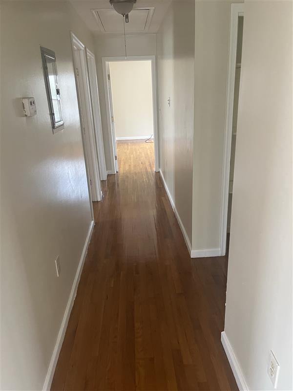 Pasillo - 112 Hillyer St