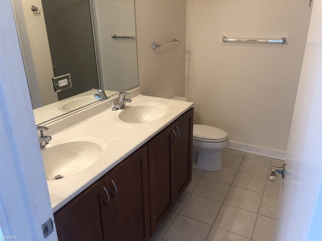Foto del edificio - 2257 W Lake St
