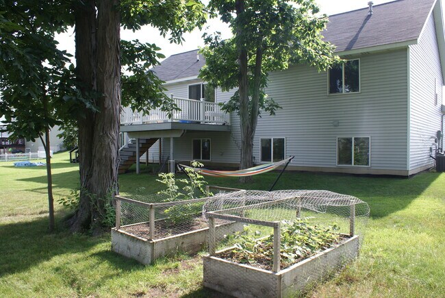 Foto del edificio - 11933 Maplegrove Dr