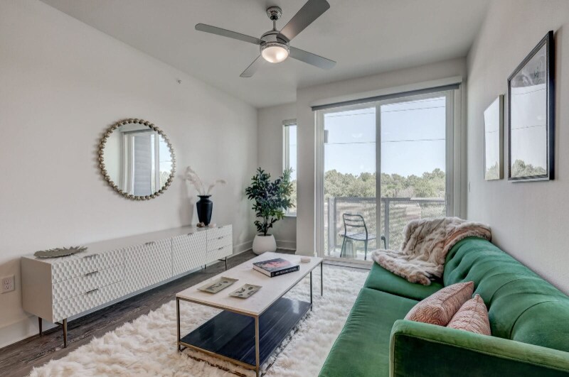 Foto principal - 1303 W Koenig Ln