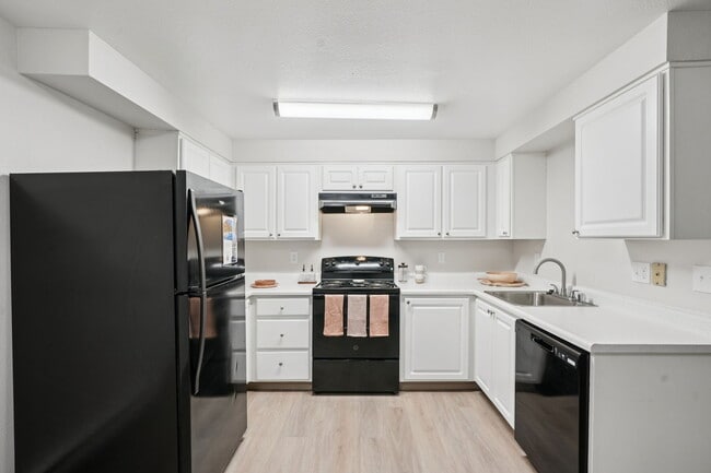 Building Photo - Arnada Pointe