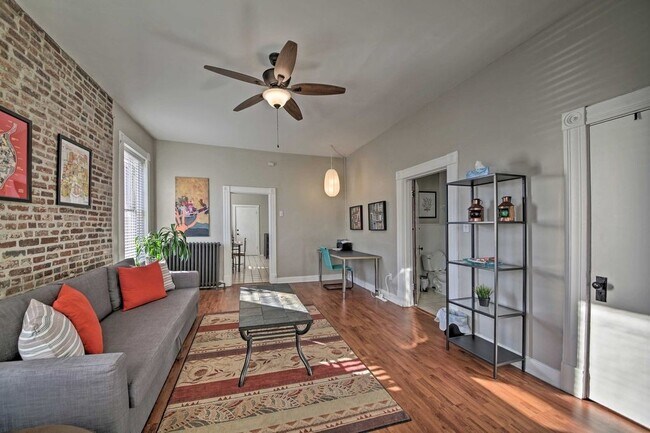 Foto del edificio - Surprisingly Spacious Apartment with ALL u...