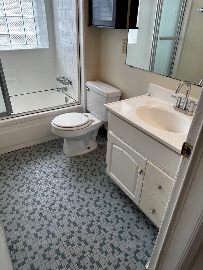 Building Photo - 1315 Park Rd NW