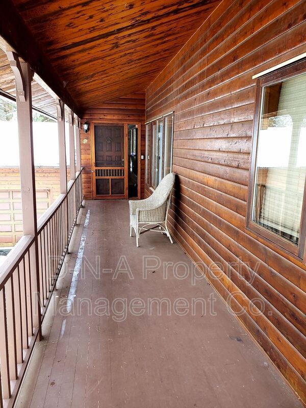 Foto del edificio - 3530 Spruce Cabin Rd