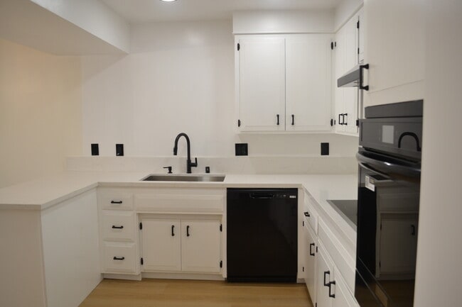 Kitchen - Huntington Sunset
