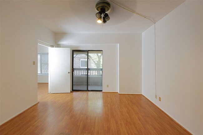 Building Photo - 2209 S Braeswood Blvd