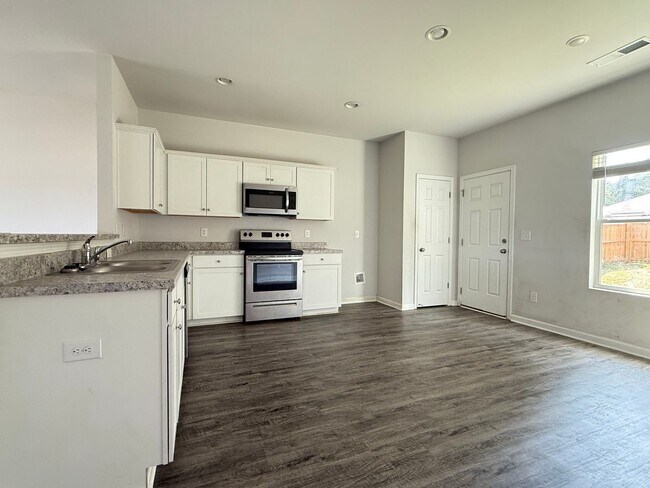 Foto del edificio - 4 Bedroom Home in Odenville