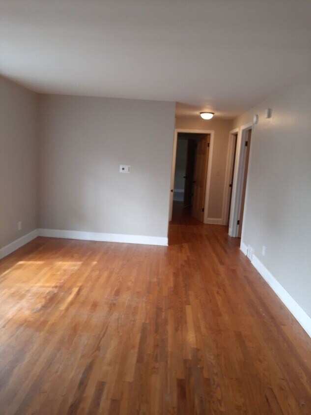Foto del edificio - NOW AVAILABLE! 501 Hanover Ave, Liverpool,...