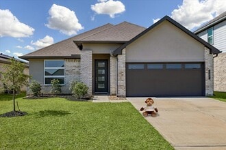 Building Photo - 22843 Castello Lakes Dr