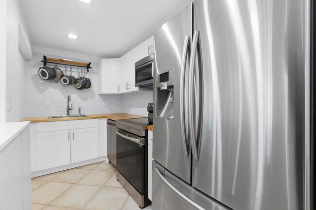 Foto del edificio - 1439 S Ocean Blvd