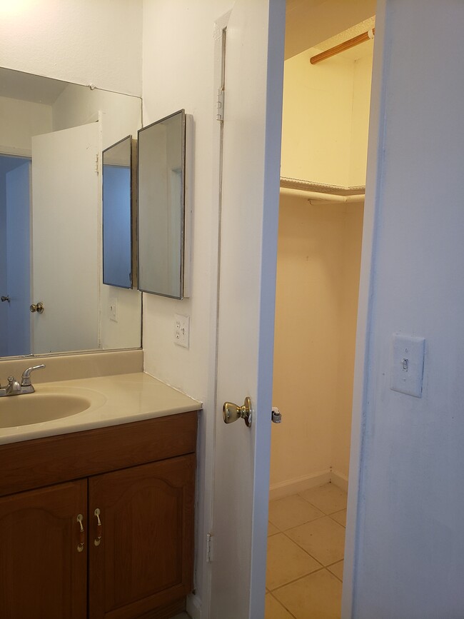 Building Photo - 525 S Lafayette Park Pl