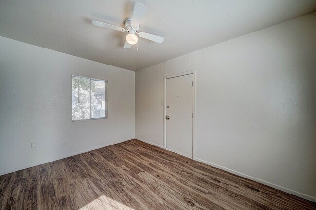 Foto del edificio - 9316 E Balsam Ave