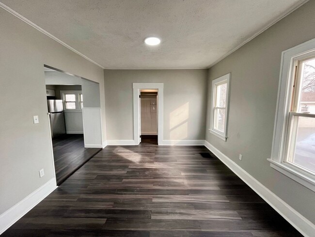 Building Photo - Fully Updated 3 Bedroom Home with 2 Car Garage