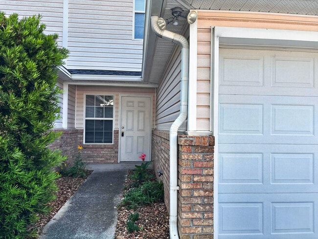 Building Photo - 977 Scenic Oak Ln