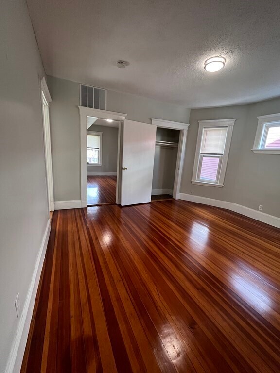 Building Photo - 30 Tremlett St