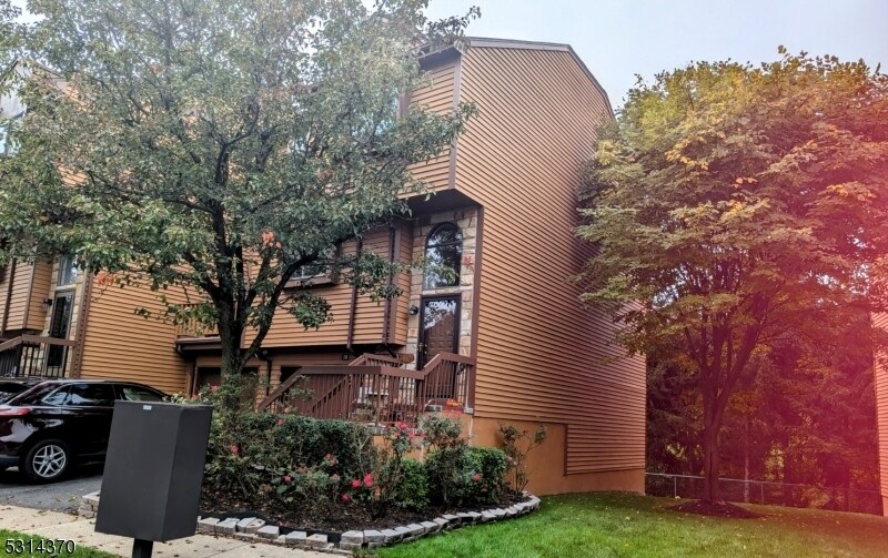 Primary Photo - 18 Powderhorn Dr