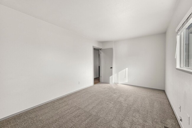 Photo - 330 Putnam Dr House