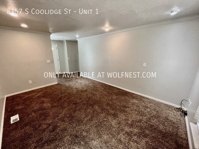 Building Photo - Amazing 3 Bedroom Midvale Top Floor Unit! ...