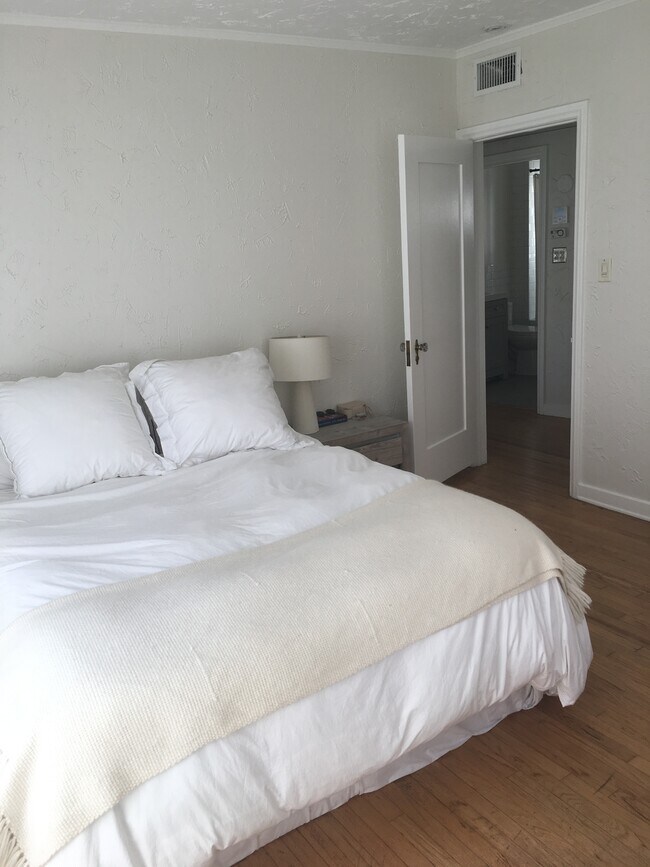 bedroom - 3936 Beethoven St