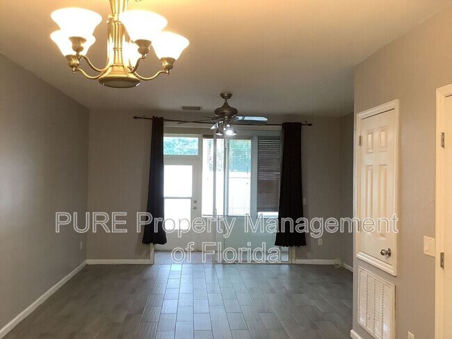 Building Photo - 4428 SW 49th Ave