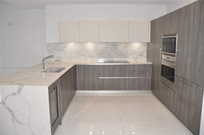 Building Photo - 275 Giralda Ave