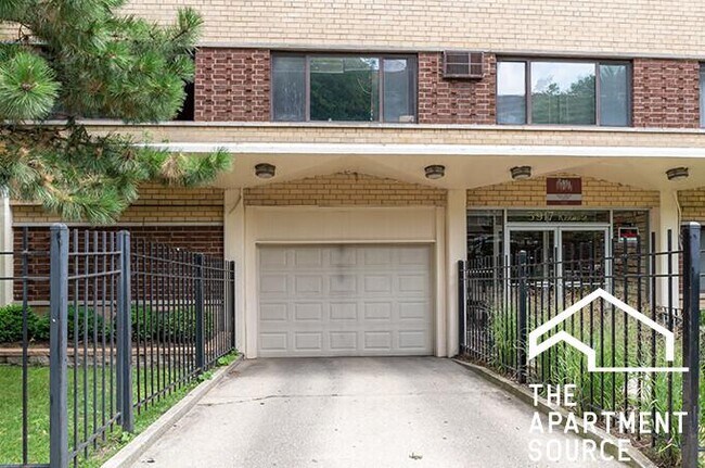 Foto del edificio - 5909 N Kenmore Ave