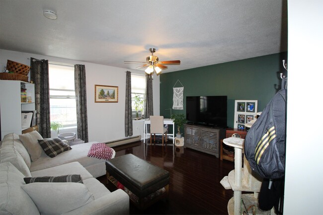 Building Photo - 614 Armandale St