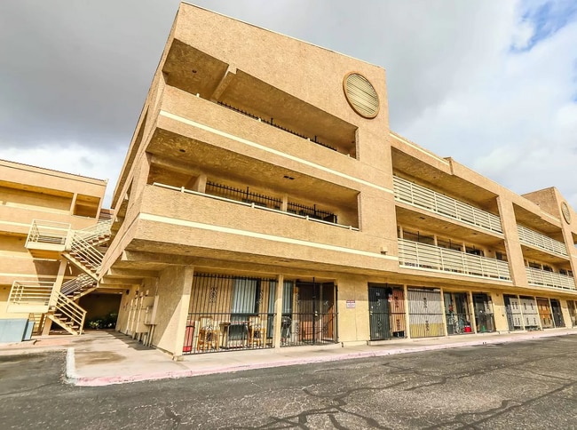 Building Photo - 2221 W Bonanza Rd