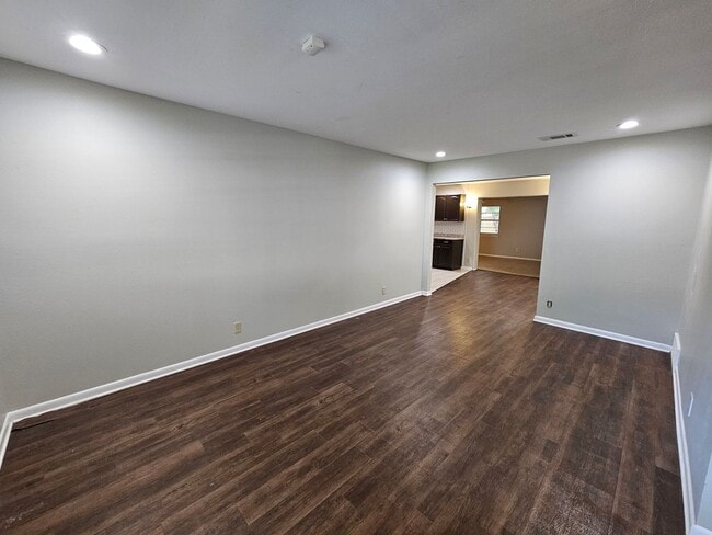 Building Photo - 4808 Bonnell Ave