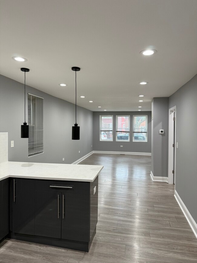 Building Photo - 2251 W Cullerton St