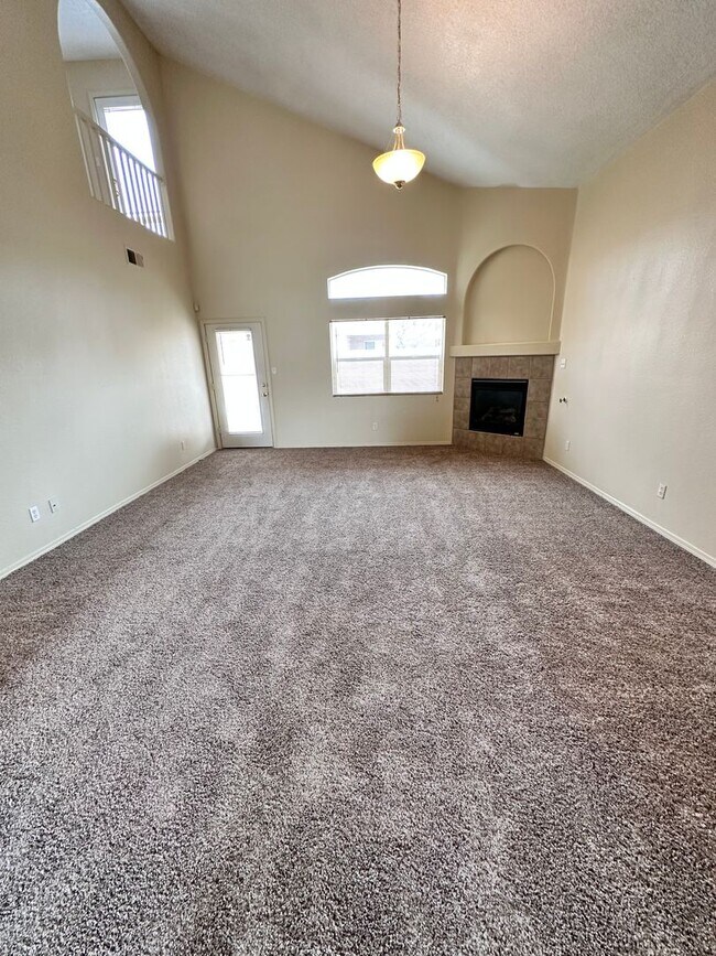 Foto del edificio - Move in Special! Stunning 2 story in Hunin...