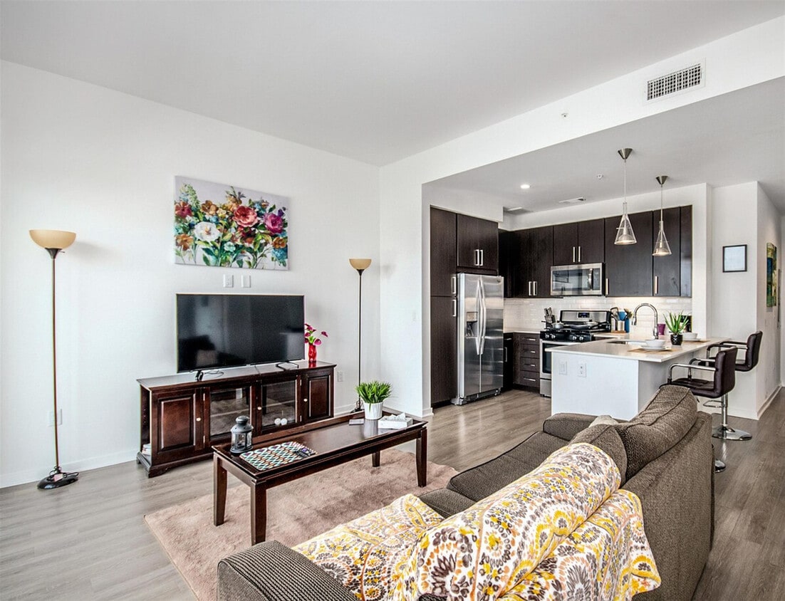 Foto principal - 2002 Holcombe Blvd