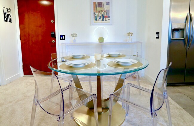 Foto del edificio - 4702 Fulton Ave