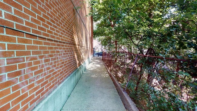 Building Photo - 10252 67th Rd