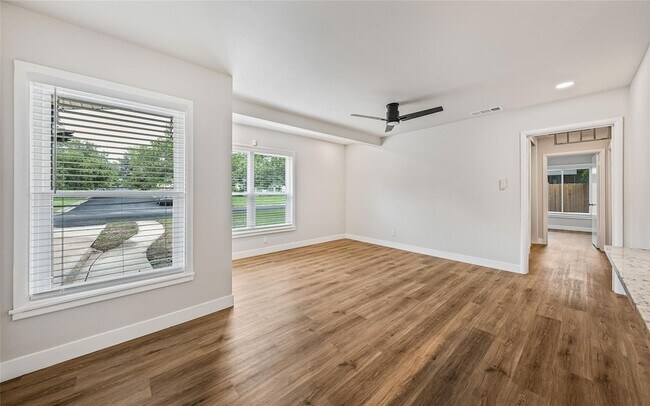 Foto del edificio - 1309 Suffolk Dr