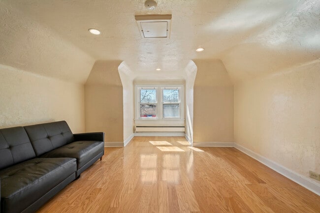 Building Photo - 2615 E 12th Ave