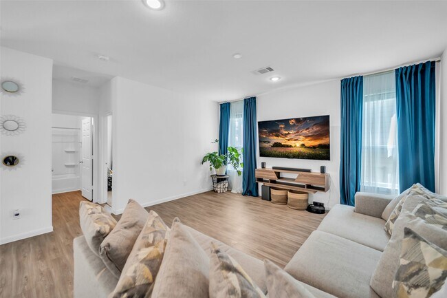 Foto del edificio - 7306 Madison Cmns Ln