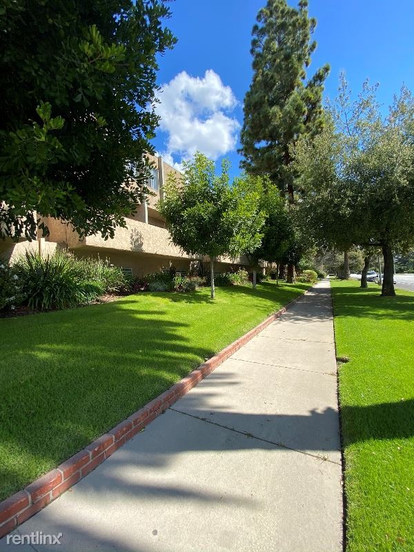 Building Photo - 1425 E Orange Grove Blvd