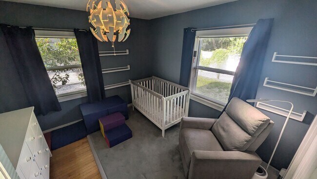 Foto del edificio - Charming two bedroom one bath cottage with...
