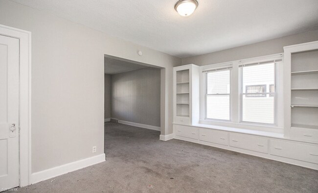 Foto del edificio - 2 br, 1 bath Duplex - 12904 Thornhurst Ave...