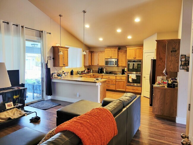 Building Photo - 549 N Baxter Way