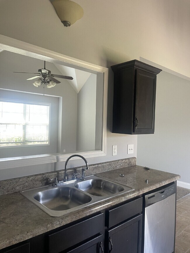 Foto del edificio - 599 Kicker Ct