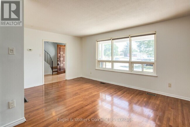 Building Photo - 6 Monaco Ct