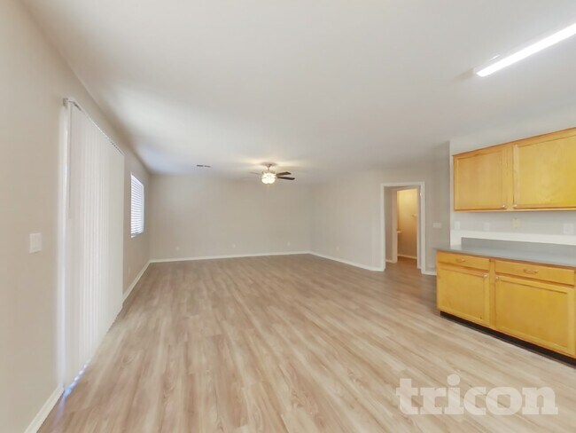 Foto del edificio - 2170 W Silver Creek Ln