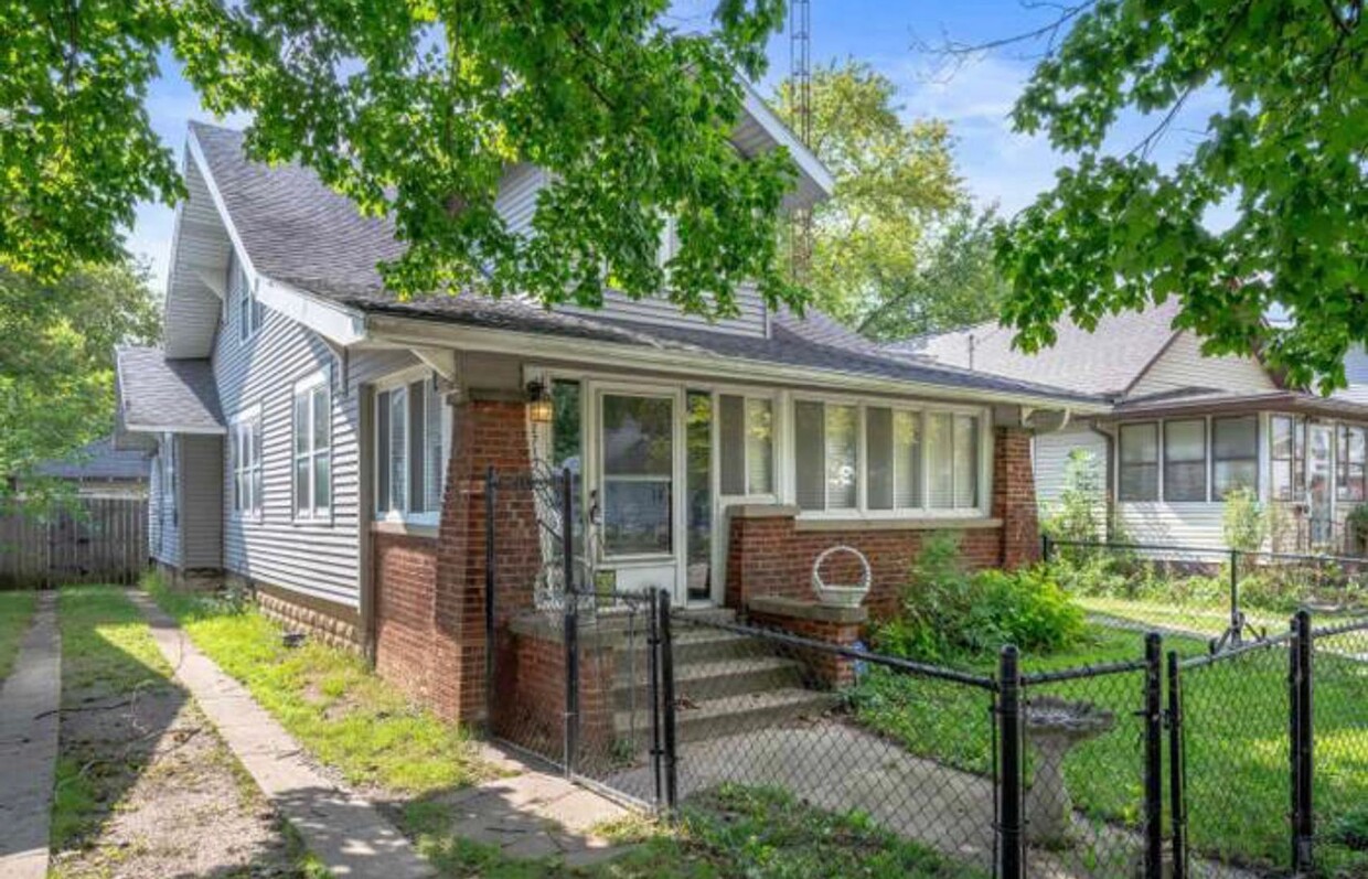 Primary Photo - Spacious Home on the Southside