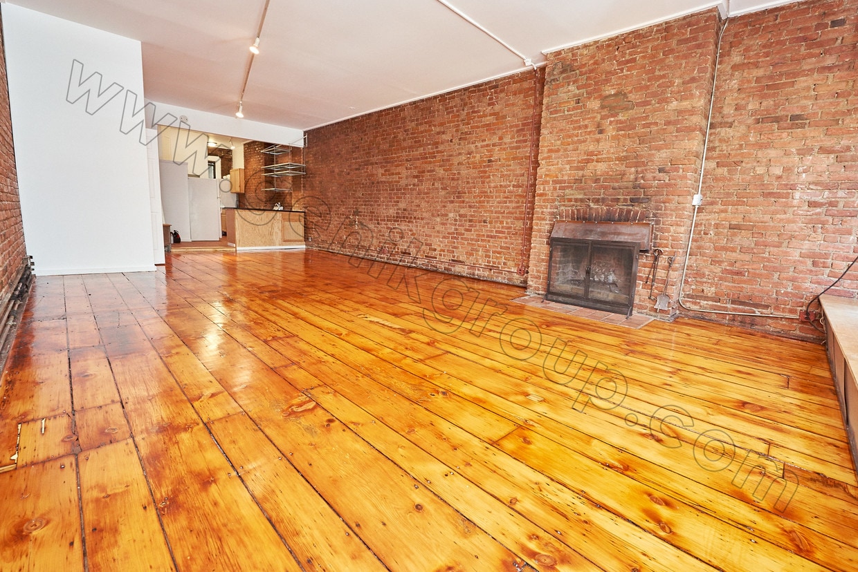 Primary Photo - 154 8th Ave