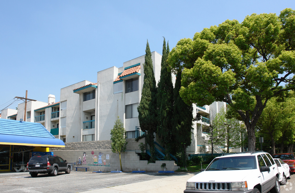 Building Photo - Allen Manor