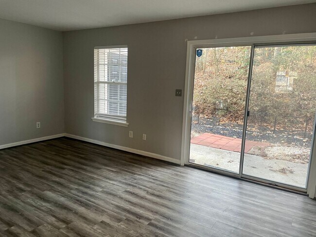 Foto del edificio - Forest Townhome
