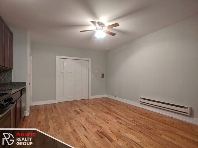Foto del edificio - 818 W Diversey Pkwy