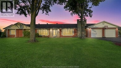 Building Photo - 1720 Lakeshore Rd 123